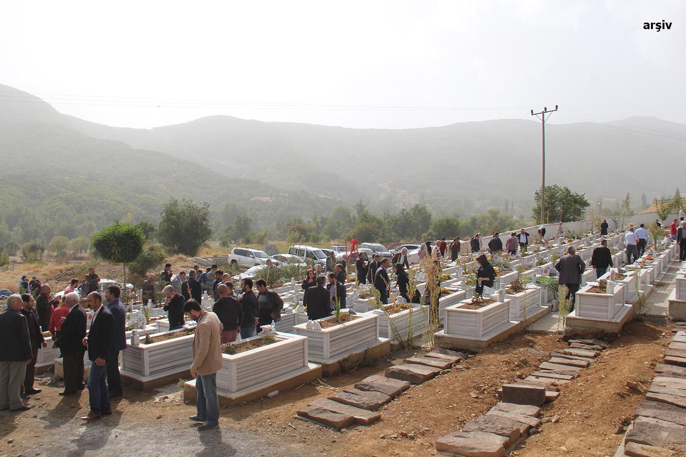 Bitlis'te PKK'lilerin mezarları açıldı